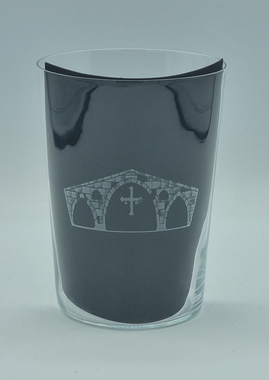 Imagen vaso tallado sidra motivo Puente Cangas de Onís